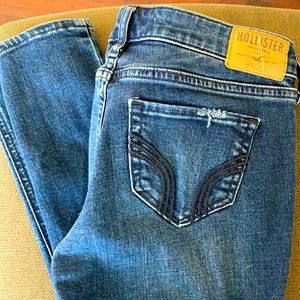Distressed Hollister jeans  👖